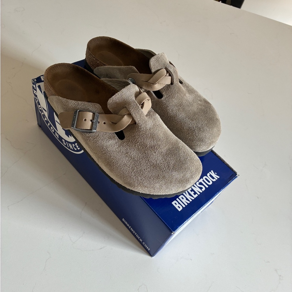 Like new! Birkenstock Boston Braid Clog size 38 in Taupe Suede